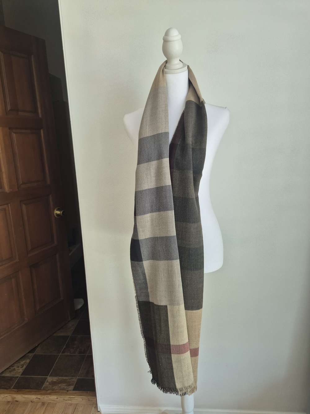 Burberry Cashmere Oversize Scarf in Beige, Gray & Burgundy - Picture 2 of 3